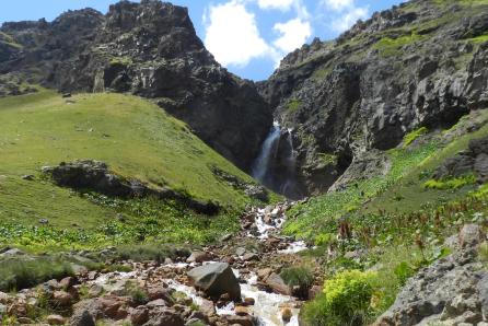 Gegharot waterfall 